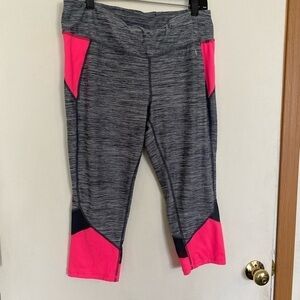 Danskin now fitted large, 12/14 ladies Capri work out pants